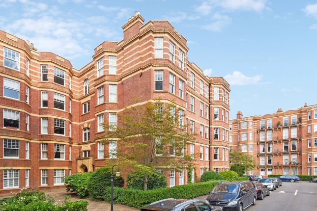 Flat for sale in Sutton Court, Chiswick