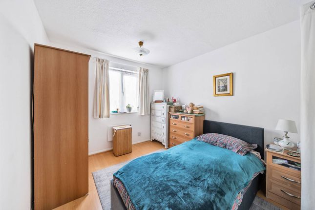 Flat for sale in Wetherill Road, Muswell Hill, London