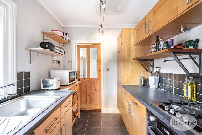 3, Chestnut Road, Guildford photo 4