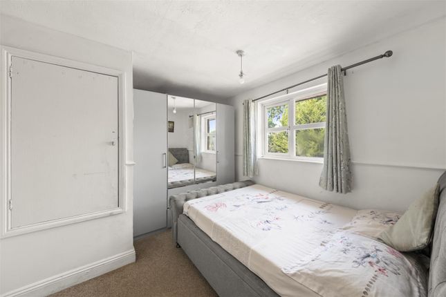 4, Abbey Close, Hayes photo 3