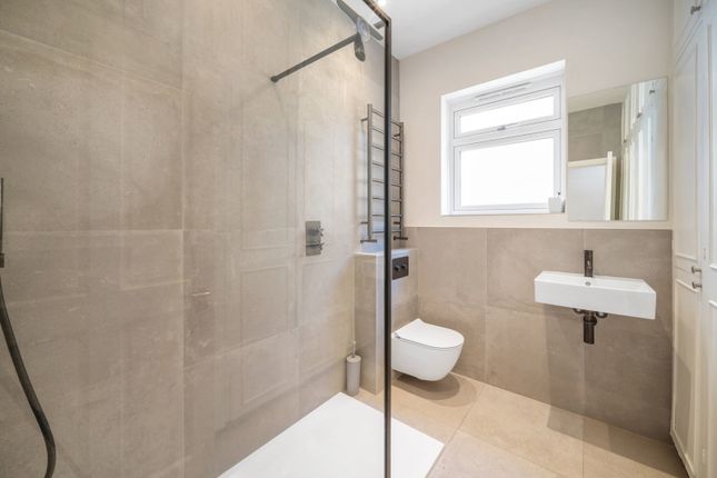 Ground floor, 33, Honeybrook Road, London photo 4