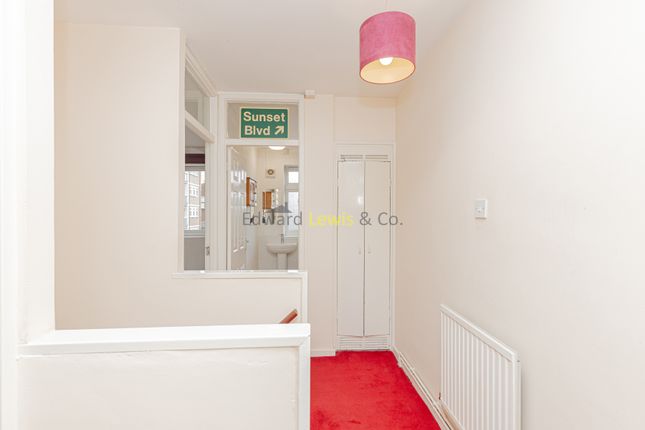 Duplex to rent in Ellsworth Street, London