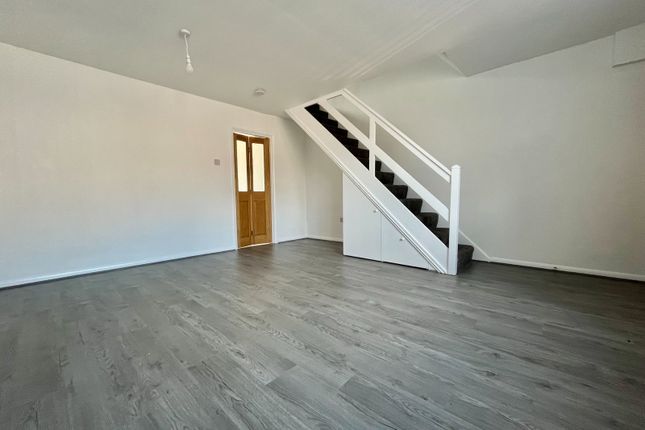 Rushdean Road, Rochester photo 2