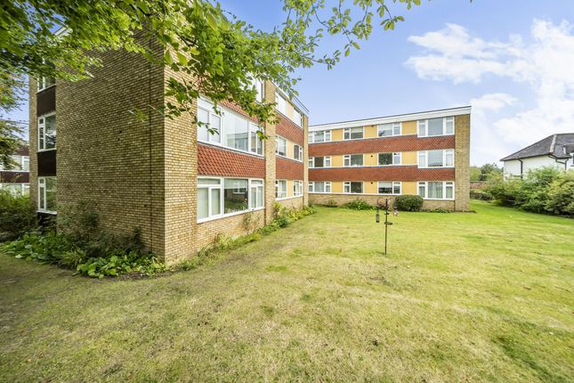 Thumbnail Flat for sale in Avenue Road, Epsom