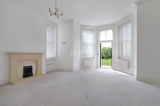 9, Devonshire House, Woodford Green photo 2
