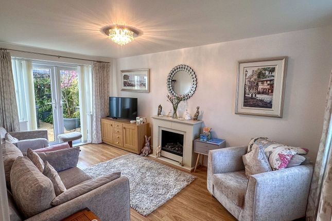 10, Bryn Uchaf, Llanelli photo 3