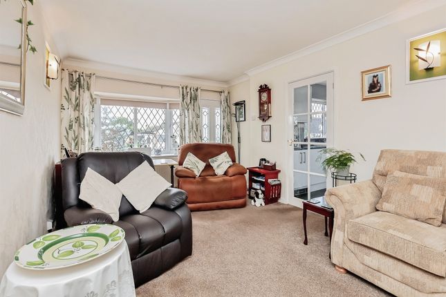 3, Firdale Avenue, Rushden photo 4