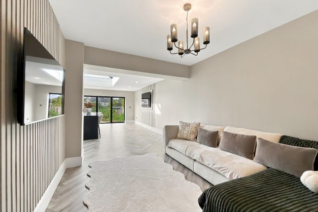 18 Ty'r Y Sarn Road, Rumney, South Glamorgan photo 3