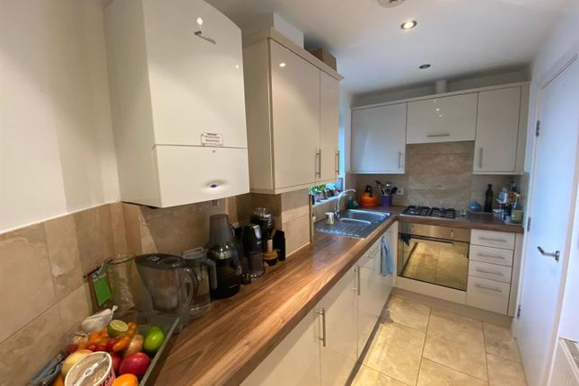 Flat 4, 13, Argyll Close, London photo 4