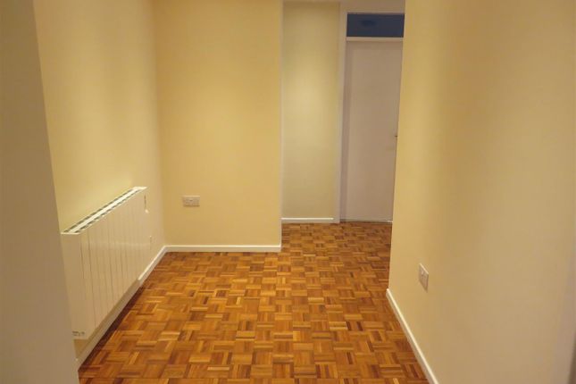28, Dereham Court, Warwickshire photo 2