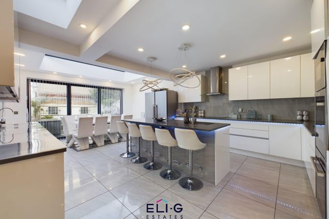 A Desirable, Deceptively-Large, 6 Bedroom Terraced House Offered Chain Free