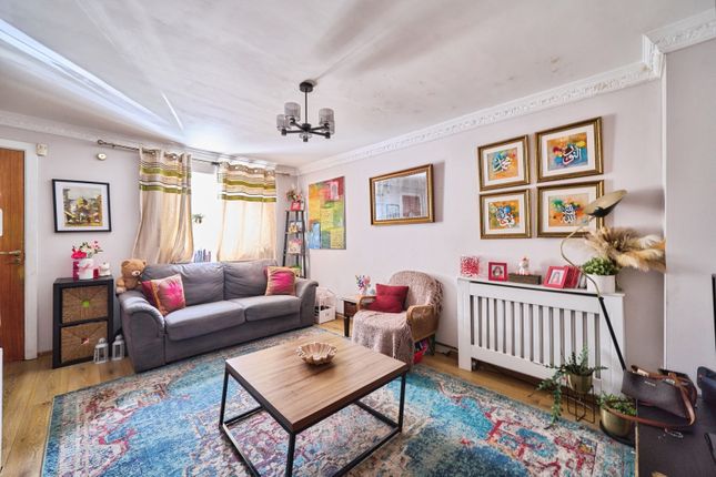 24, Goldwing Close, London photo 4