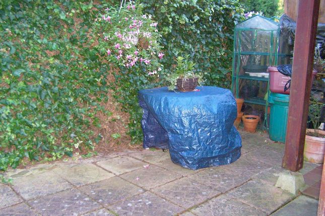 14, Guinevere Road, Ifield West photo 4