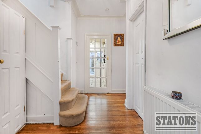 1528, High Road, London photo 2
