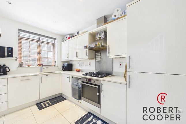 28, Blagrove Crescent, Ruilsip photo 4