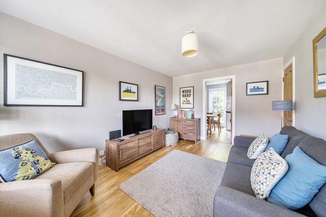 26, Blisworth Close, Hayes photo 3