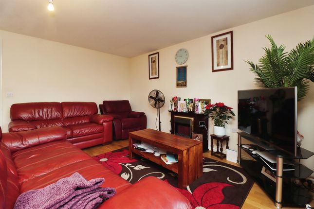 29, Jay Road, Corby photo 4