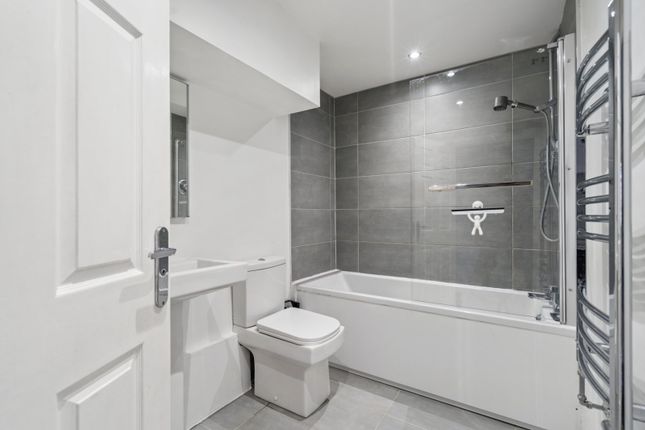 Flat 4, Oakridge House, 37, Station Road, Buckinghamshire photo 5