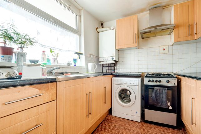 Flat for sale in Cheval Street, London