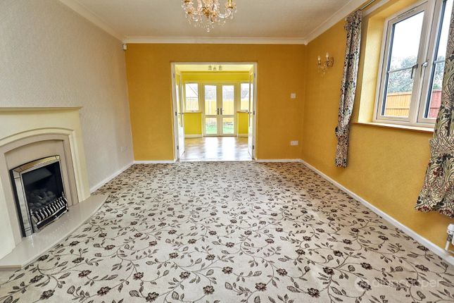 26, Windermere Avenue, Nuneaton photo 2