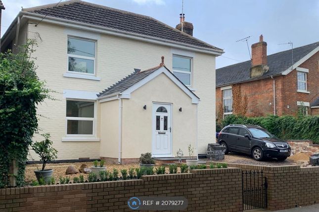 Detached house to rent in New Road, Chiseldon, Swindon