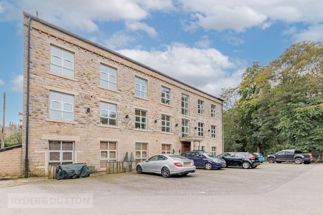2 Bedroom Flat in OL3 5TD