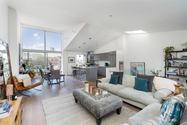 Flat for sale in Rushworth Street, London
