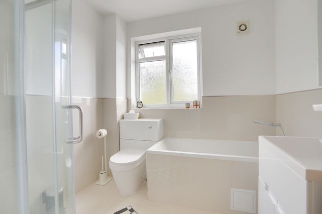 143, Arlington Road, Southgate photo 4