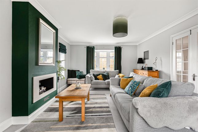 3, Shepherds Court, Bengeo photo 2