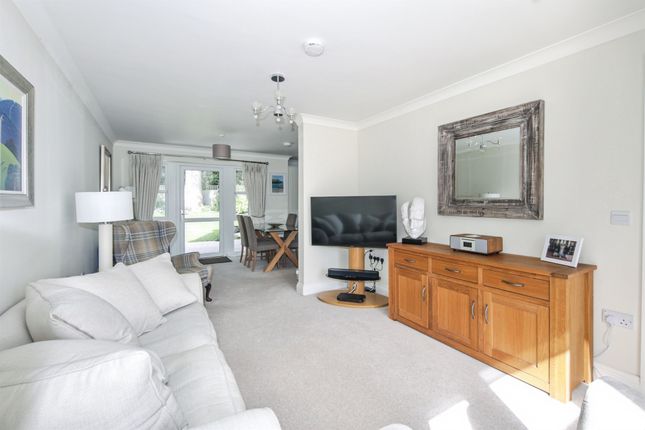 23, Albany Lane, Balsall Common photo 4