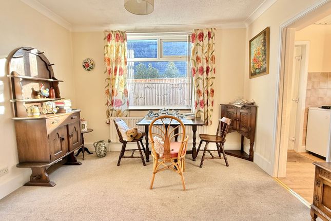 35 Seymour Road, Ringwood photo 3