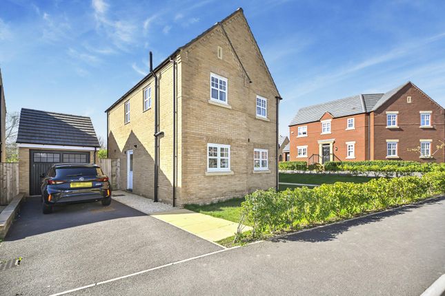 20, Moss Green Close, Standish photo 2