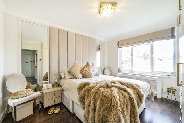 11, Manor Court, London photo 2