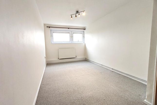 40, 380, Fullwell Avenue, Ilford photo 3