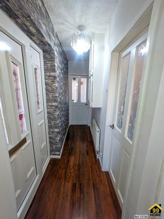 6, Cloughs Avenue, Oldham photo 4