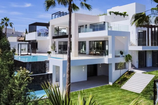 Property for sale in 16. El Lago De Los Flamingos, 29679 Benahavís, Málaga, Spain