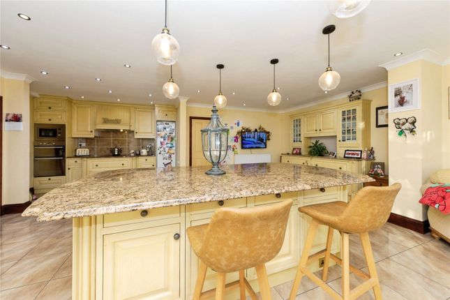 6, Clos Penyfai, Carmarthenshire photo 4