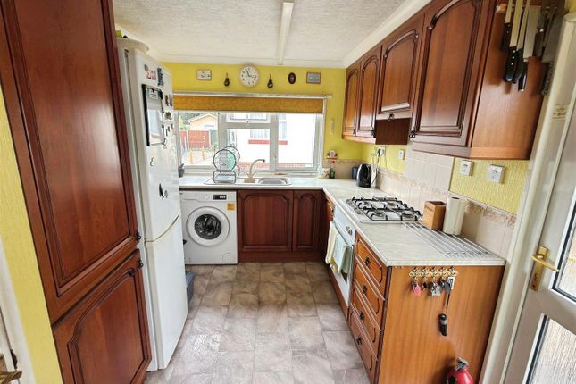 6 Orchard Garden, The Beeches Holiday Park, Victoria Road, Lowestoft photo 3