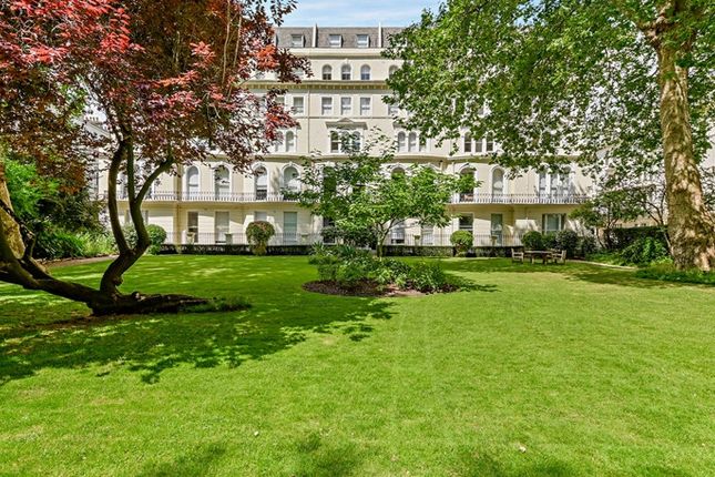 Flat to rent in Kensington Gardens Square, Bayswater