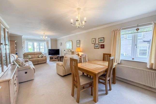 11, Heathfield Gardens Park Road, Buxton photo 2