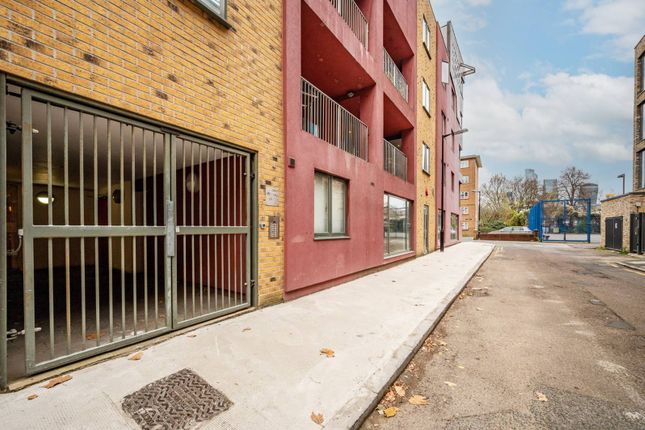 Flat for sale in Disney Place, Borough, London
