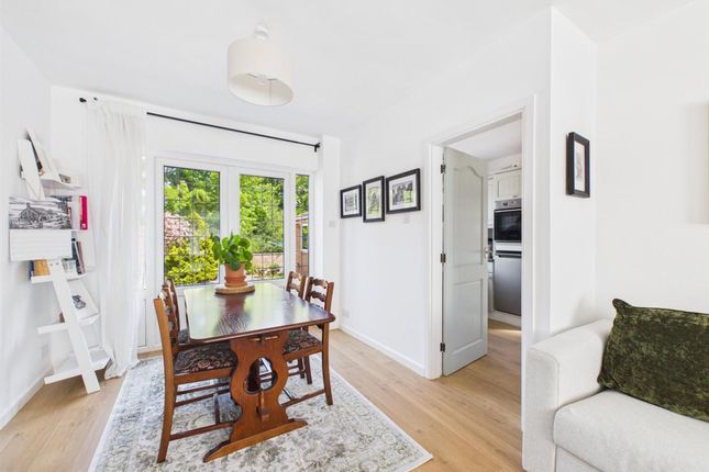 57 Canterbury Avenue, Lancaster photo 2