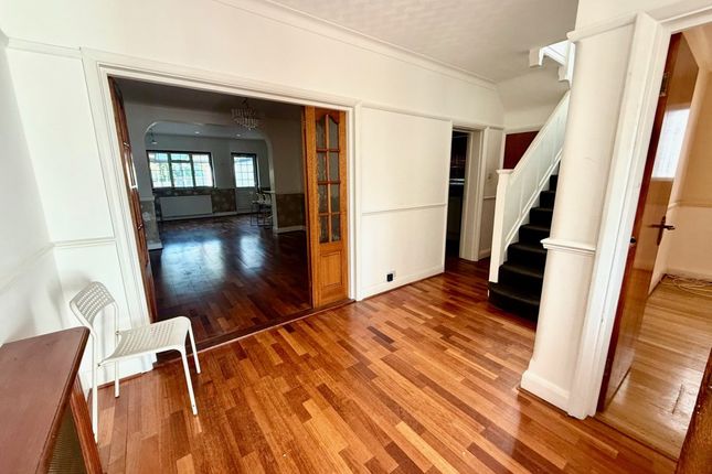 21, Westpole Avenue, Cockfosters photo 3