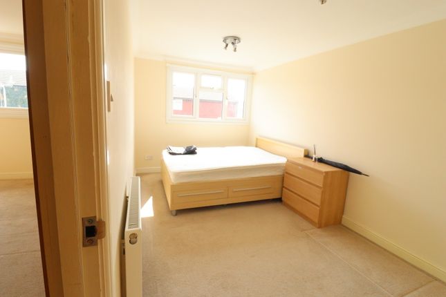 47, Southwark Path, Essex photo 5