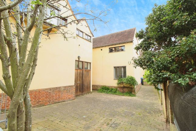 Flat to rent in Raes Yard, Bury St. Edmunds