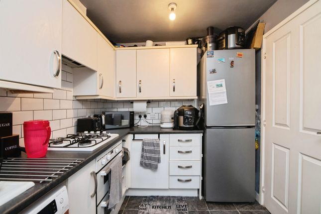 3, St. Edmund Close, Dudley photo 4