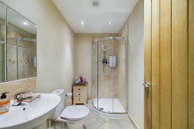 Flat for sale in Westbourne Grove, Scarborough