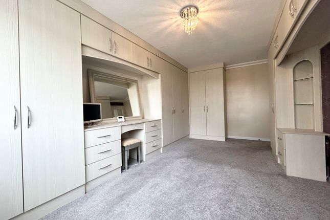 Wild Oaks Drive, Thornton-Cleveleys photo 3