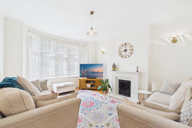 42, Ash Grove, Cardiff photo 2