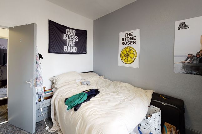 Brudenell Grove, Leeds photo 3